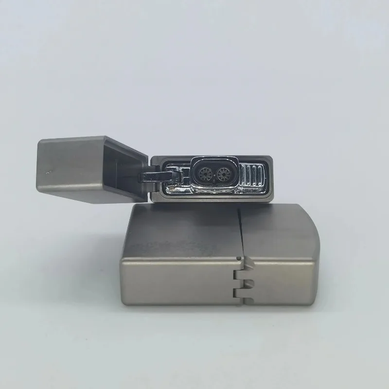 Lighter Insert Zippo - Accendino antivento con guscio in titanio